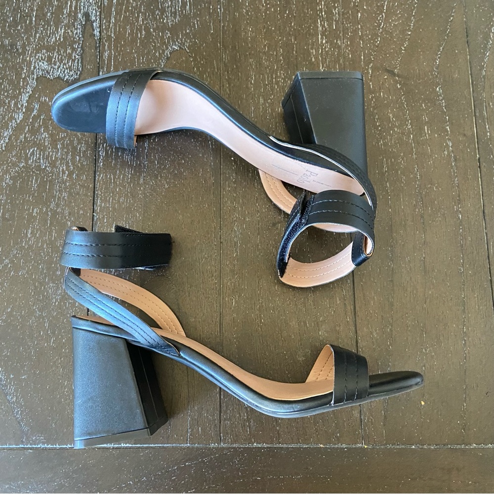 Linea Paolo Black Open Toe Ankle Strap‎ Block Heels Comfort Size 8.5
